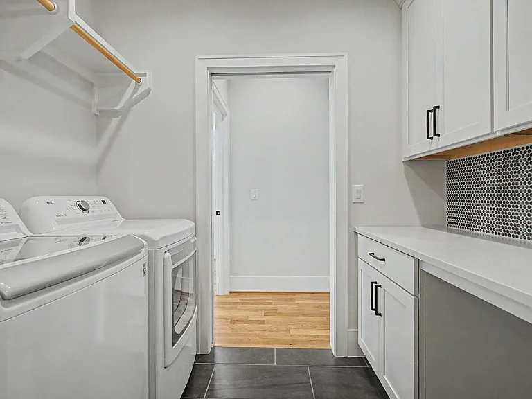 163 Park St — Photo 44