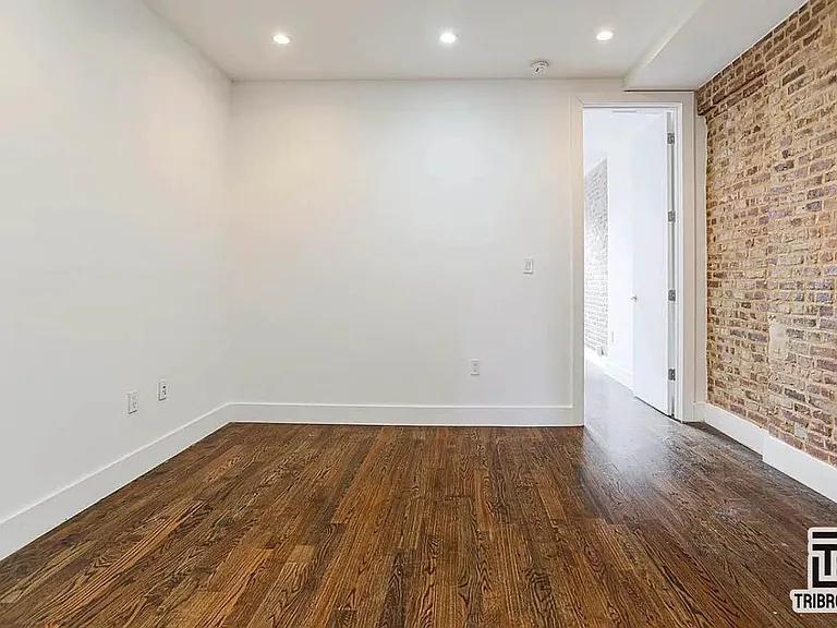 558 Kosciuszko St #2L — Photo 4
