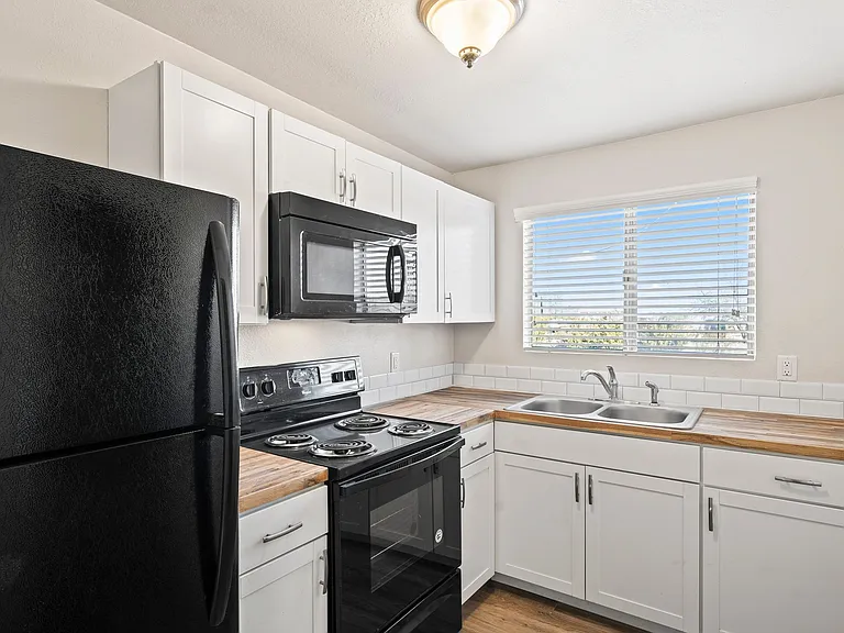 Park Town Homes — Photo 7