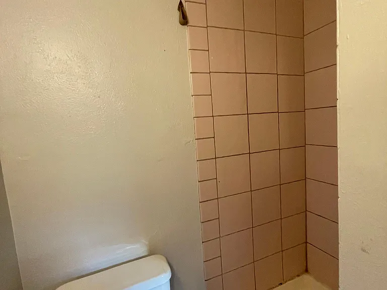 100 Artesian Dr — Photo 11