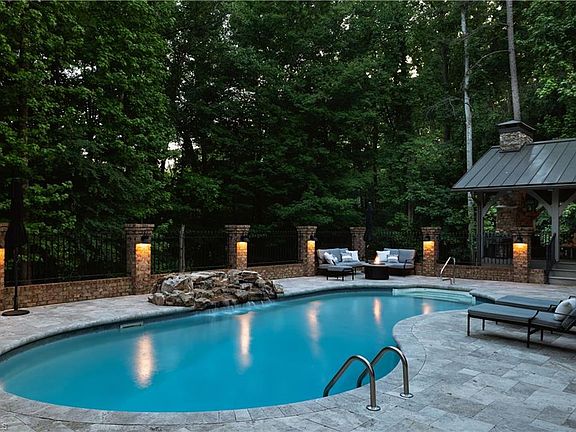4th image of 106 Tan Oak Dr