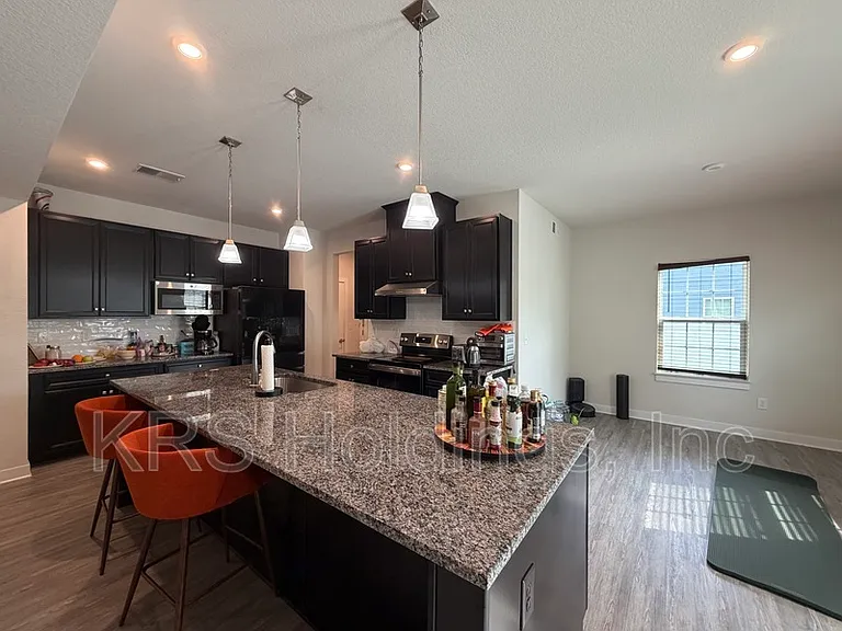 1730 Watershed Ct — Photo 3