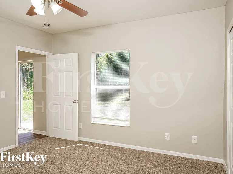 3958 N Chamberlain Blvd — Photo 9