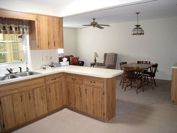 Kitchen - Eat-in - Family Rm