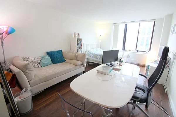 Rented by Nest Seekers International | media 25