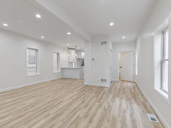 3rd image of 124 N 23rd Ave