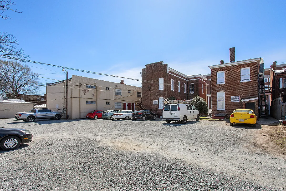 Building Photo - 2604 Grove Ave #4
