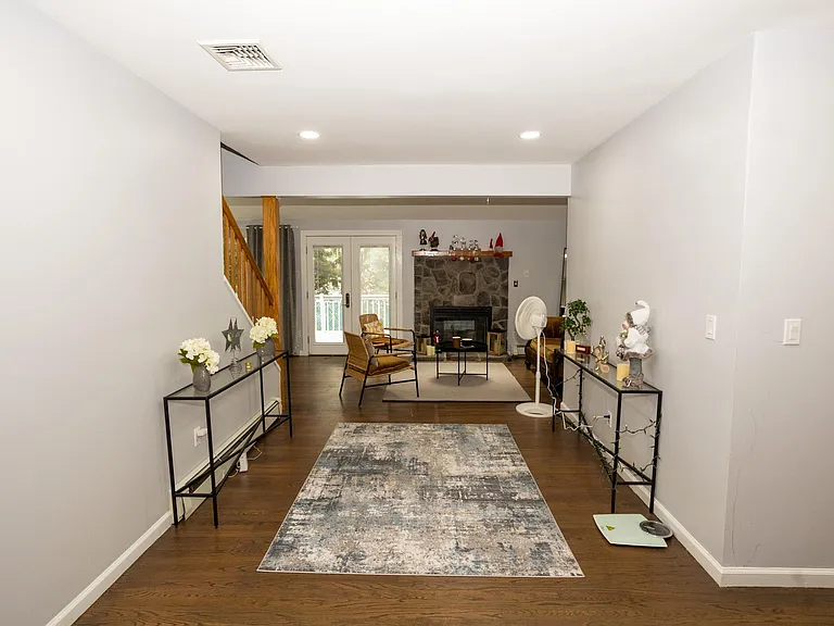 16 Broad Ave — Photo 8