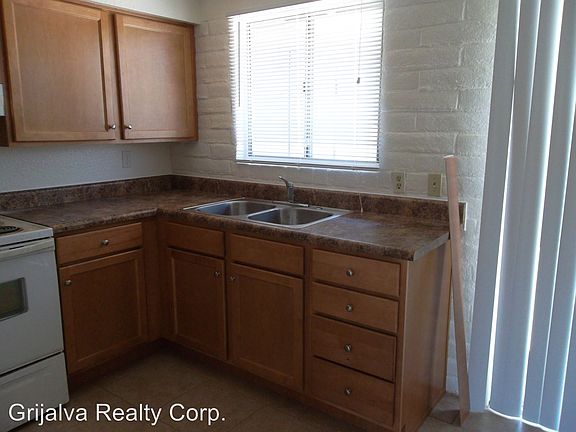 2nd image of 3650 E Blacklidge Dr