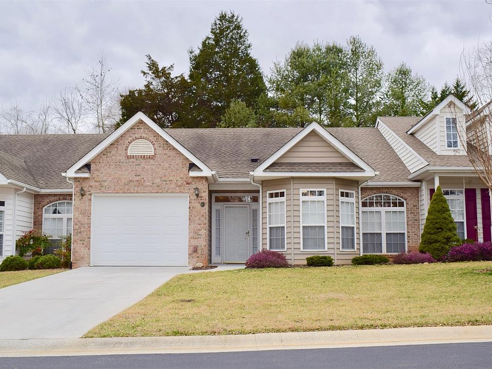 1st image of 105 Villas Way Dr
