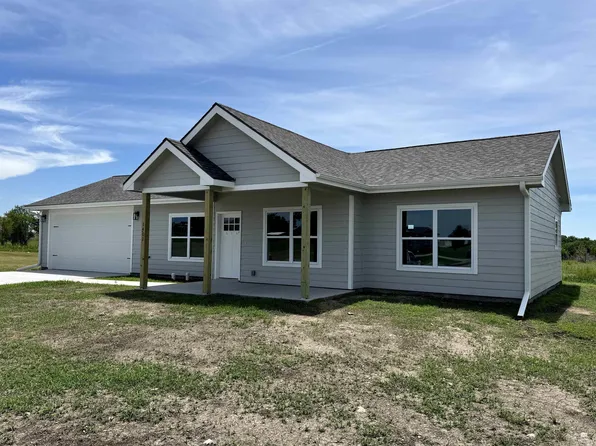1403 Gehrke Ct, Herington, KS 67449