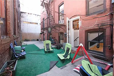 Rented by R New York