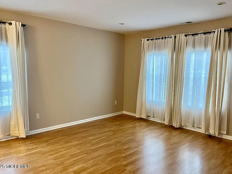 102 Wedgewood Cir — Photo 8