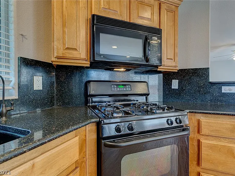 2677 Begonia Valley Ave — Photo 14