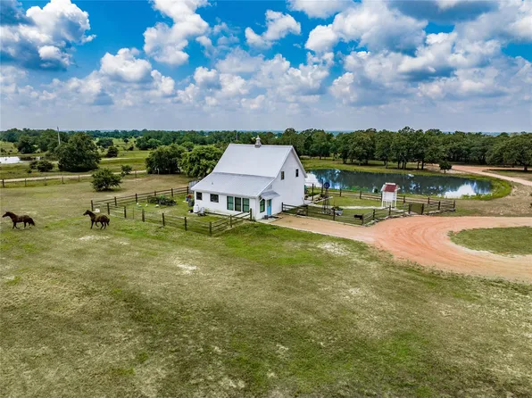 5939 Round Top Rd, Carmine, TX 78932