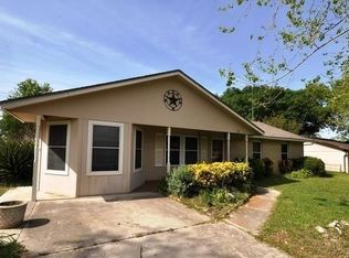 128 Hillcrest Dr, La Vernia, TX 78121