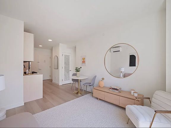 4th image of 15310 88th Ave #807