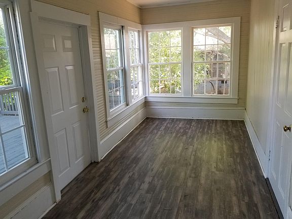 Bright sun room, or can be fourth bedroom.