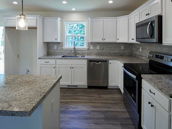 5th image of 179 Timberwood Trl