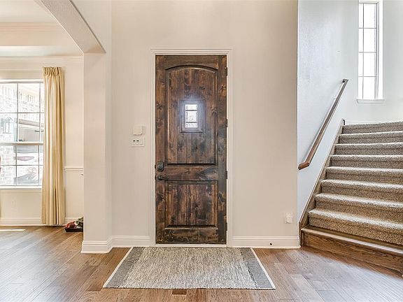 3rd image of 105 Crown Valley Ct