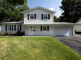 38 Medallion Cir, Rochester, NY 14626