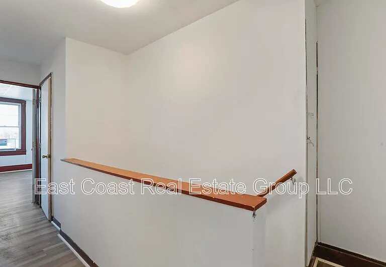218 N College St — Photo 16