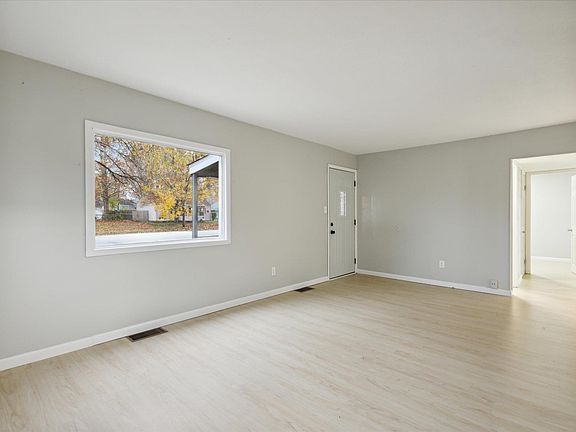 3rd image of 319 E Chippewa Ave