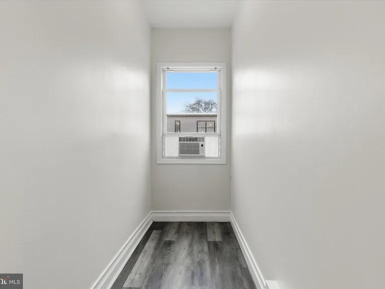 221 20th St NE #3 — Photo 26