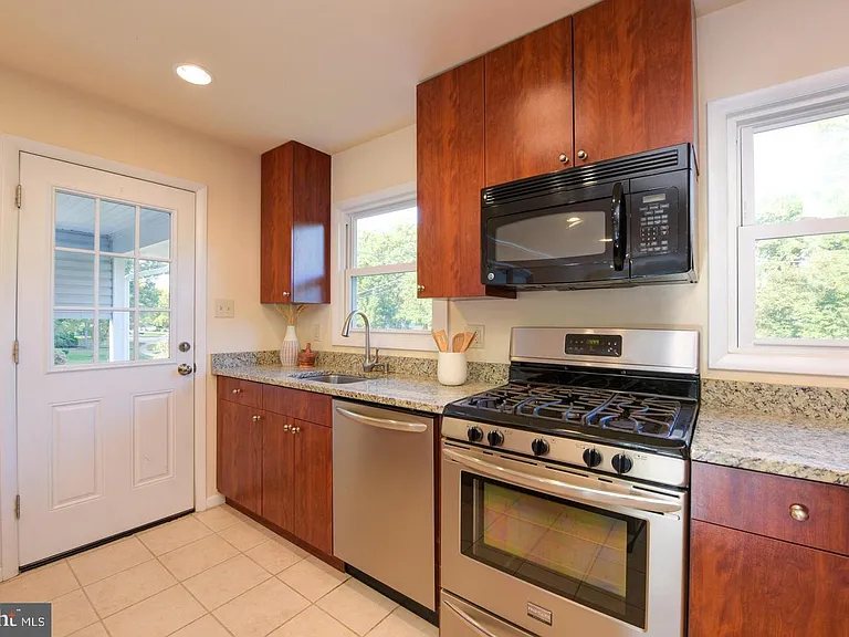 8506 Wagon Wheel Rd — Photo 8