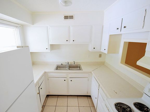 4th image of 5654 Pope St APT B