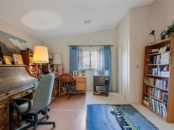 5th image of 543 Clubhouse Dr