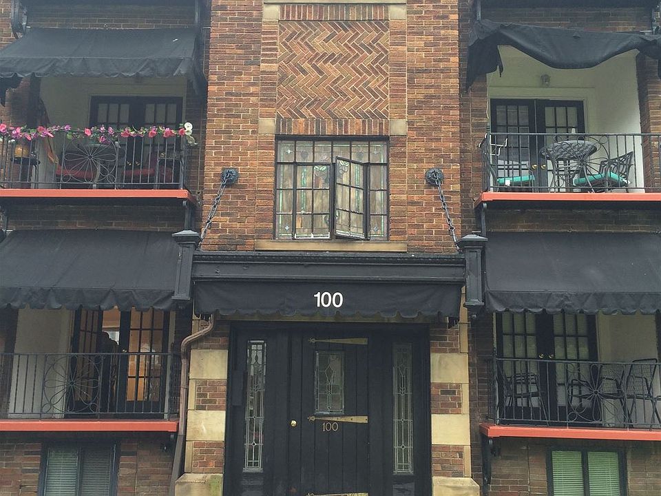 Front of the building w courtyard entry
