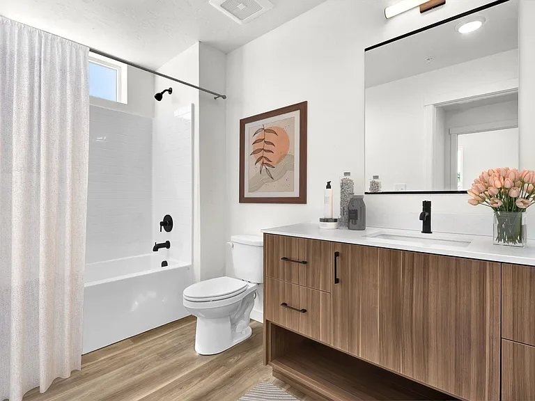 Veazey Park Apartments — Photo 8