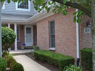 305 Roscommon Ct, Glen Ellyn, IL