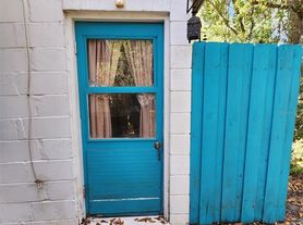 1030 NE 9th St, Gainesville, FL