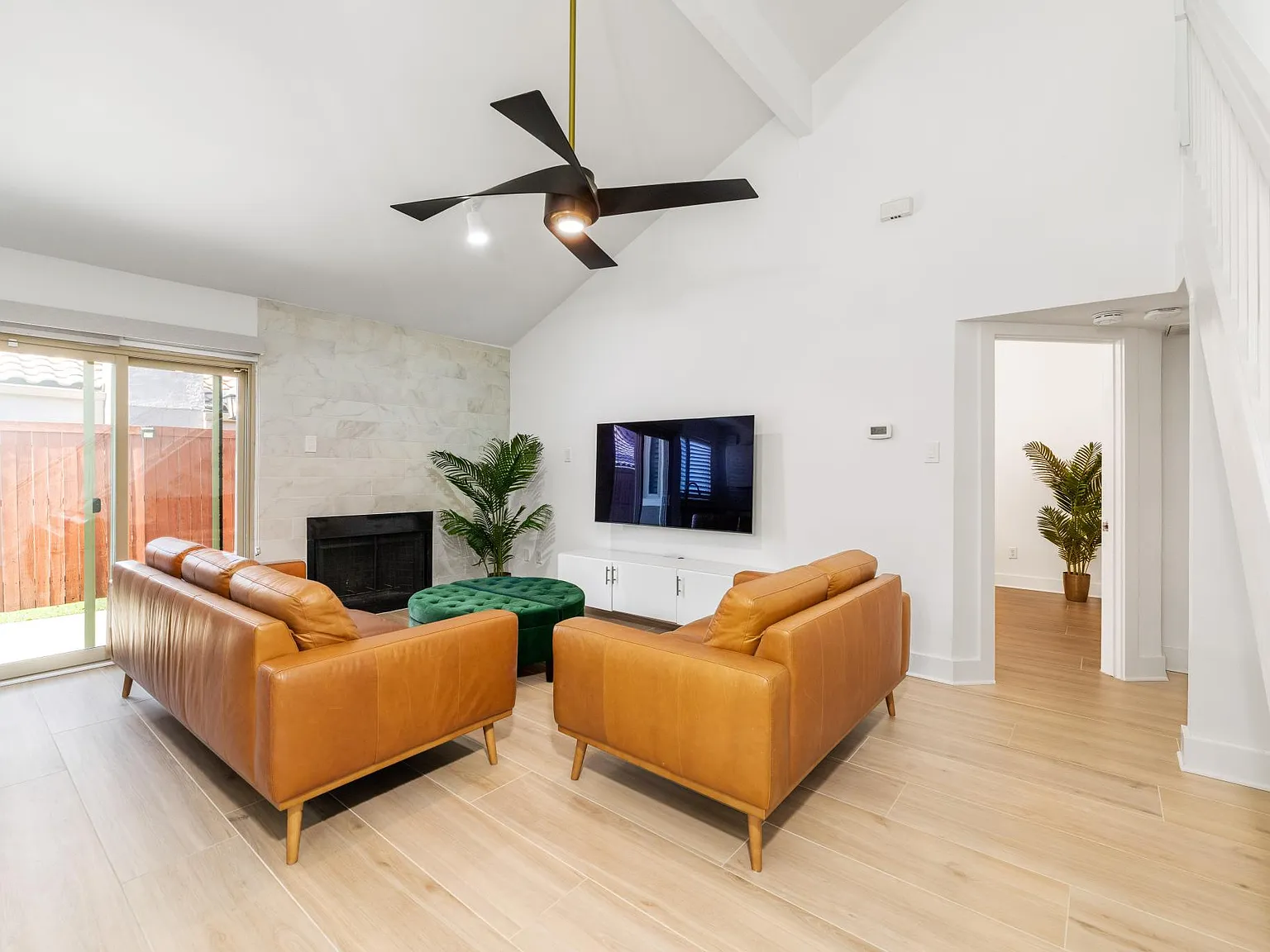 3 bed, 1412 sqft, $2,500 — Photo 1