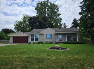 4827 Clarkston Rd, Clarkston, MI 48348