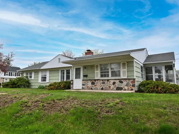 9020 W Hawthorne AVENUE, Milwaukee, WI 53226