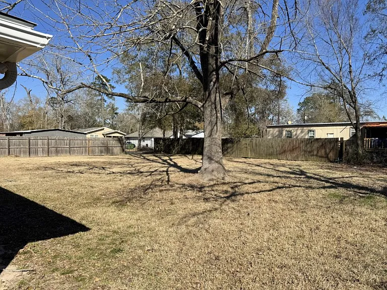 230 N Holly Ave — Photo 24