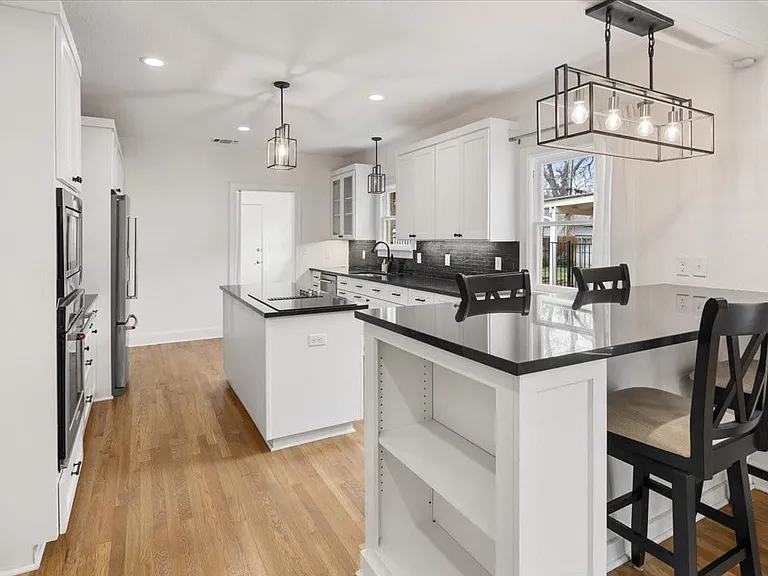 2118 Stanley Ave — Photo 10