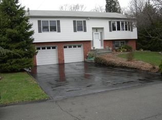 1 Hickory Dr, Stony Pt, NY 10980