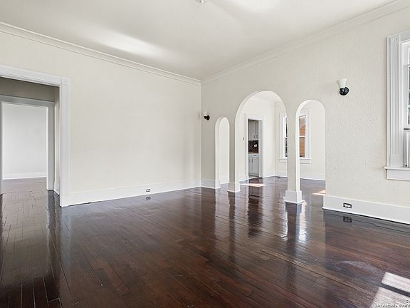 4th image of 1334 W Woodlawn Ave
