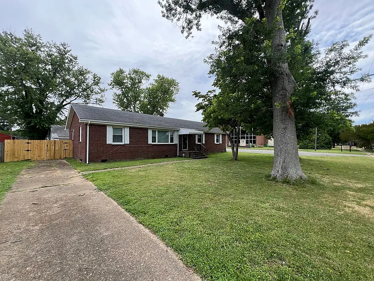 2725 Greendale Ave — Photo 1
