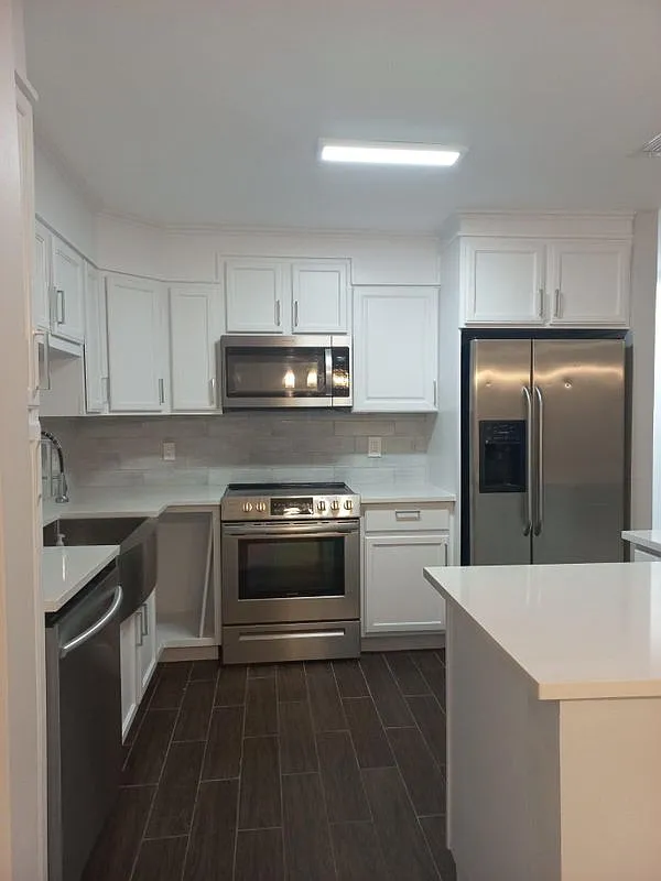 3 bed, 2.0 bath, 1421 sqft, $3,600 — Photo 2