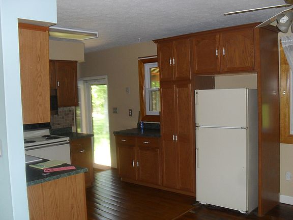 4th image of 448 Berkley Ct