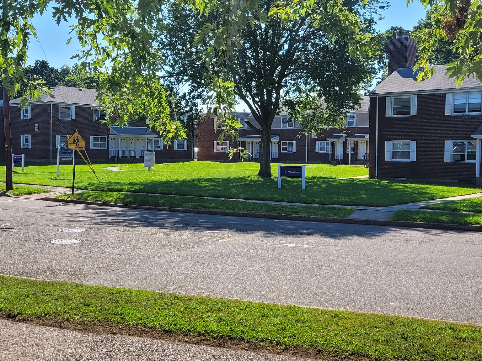 2 bed, 700 sqft, $2,200 — Photo 1