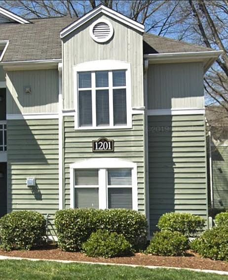 Front entrance - Window overlooks Fred Fletcher Park