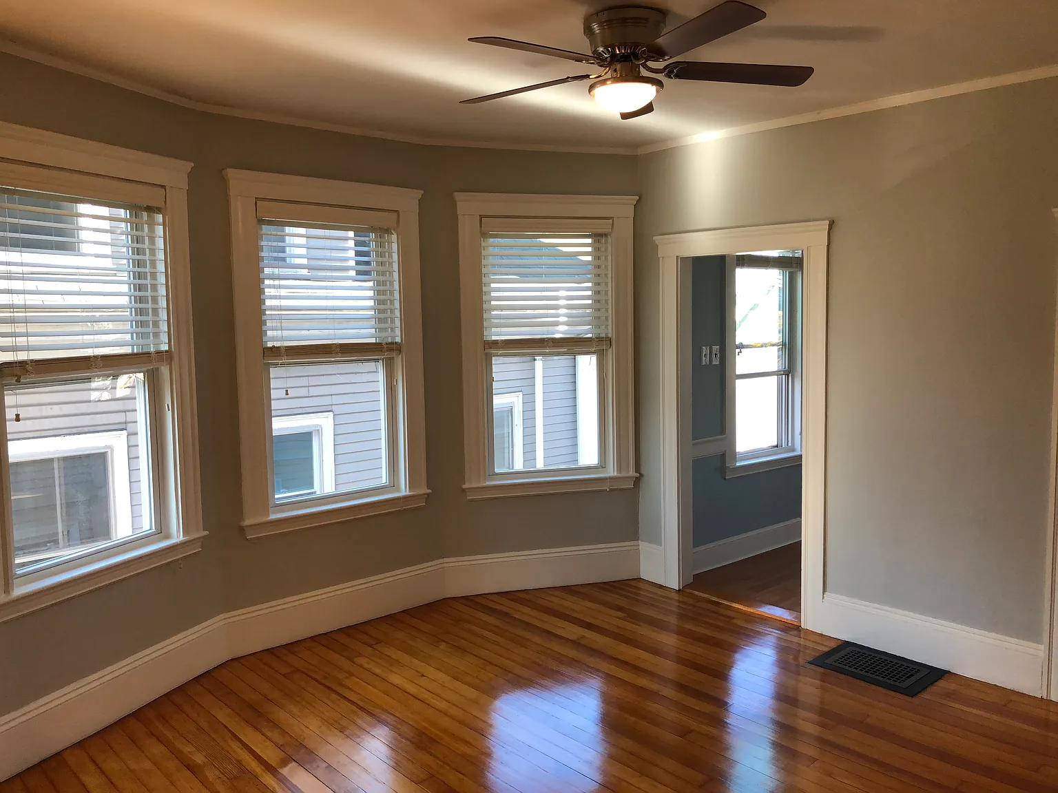 2 bed, 1100 sqft, $2,400 — Photo 4