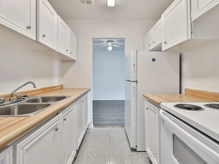900 Glen St #409 — Photo 5