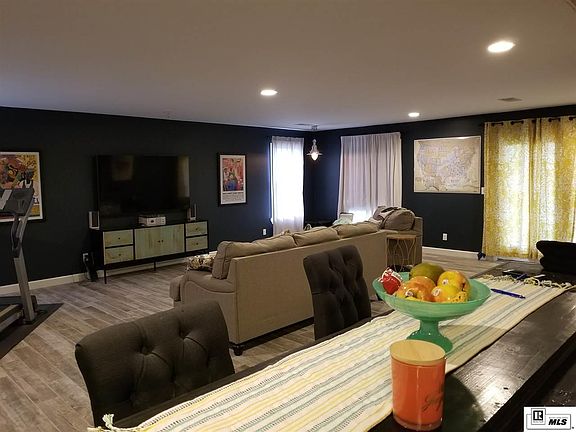 4th image of 207 Pine Cir
